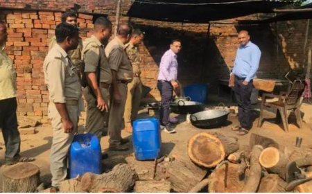 खोया भट्टी व्यापारियों पर पुलिस ने की छापा मारी