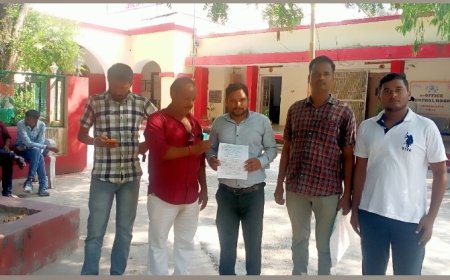 नाली, सीसी सड़क निर्माण की मांग को लेकर सुशीलनगर वासियों ने डीएम को सौपा ज्ञापन