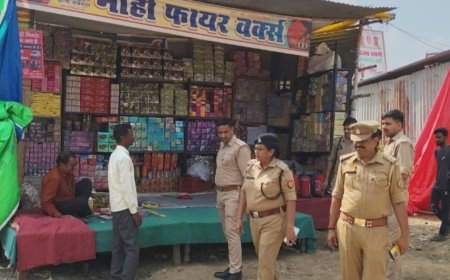 आतिशबाजी की दुकानों का सी ओ व कोतवाल ने निरीक्षण कर देखे सुरक्षा यंत्र