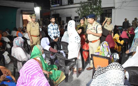 पुलिस अधीक्षक डॉ दुर्गेश कुमार ने वृद्धाश्रम में मनाई दीपावली