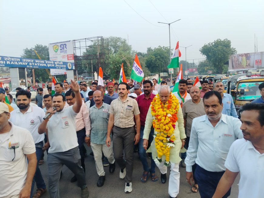 एनसीआरईएस के मजदूरों के मसीहा महामंत्री आर पी सिंह का झांसी आगमन पर हुआ जोरदार स्वागत