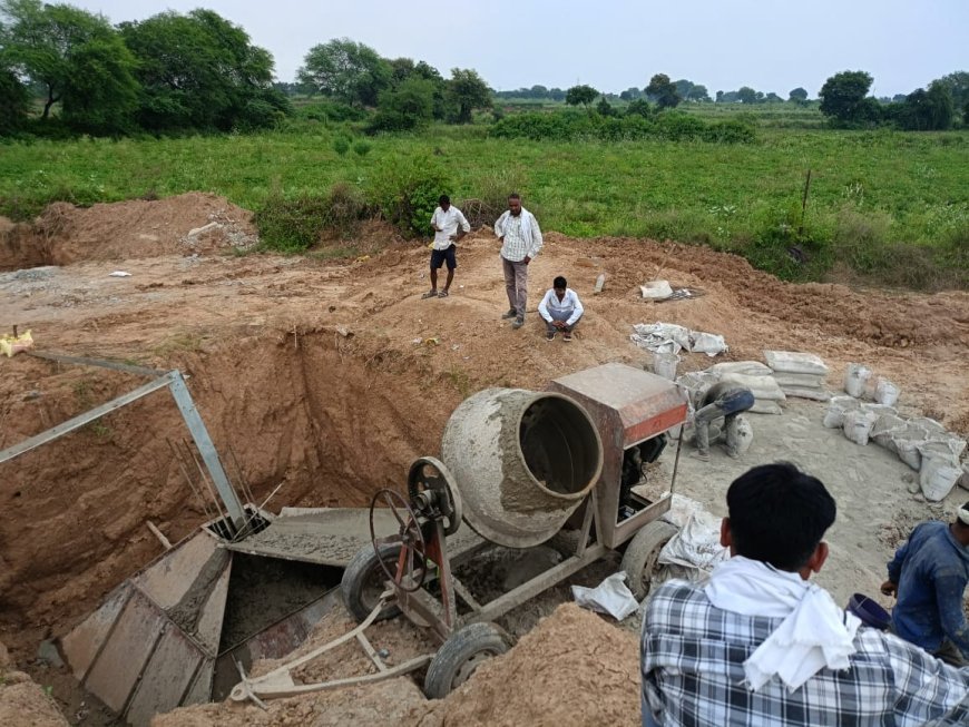 कर्मचारियों की सुरक्षा से खिलबाड़ कर रही कार्यदाही संस्था, ग्रामीणों नें लगाया गुणवत्ताविहीन कार्य का आरोप