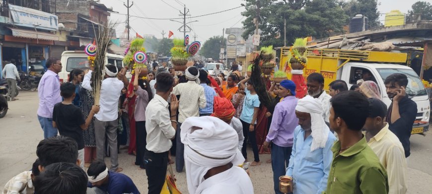 नवरात्रि की अष्ठमी पर देवी मंदिरों पर चढ़ाये गये मन्नतों के जवारे