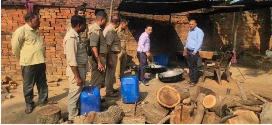 खोया भट्टी व्यापारियों पर पुलिस ने की छापा मारी