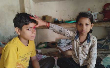 भाई दूज पर बहनों ने भाई के माथे पर तिलक कर उनकी दीर्घायु की कामना की