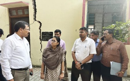 दरक चुके सभागार का जिलाधिकारी ने किया निरीक्षण, जल्द बनेगा नया सभागार