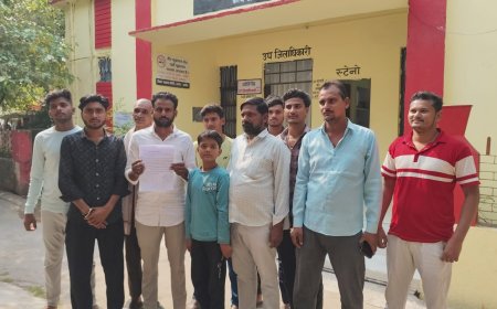 क्षतिग्रस्त नाली को बनवाये जाने की एस डी एम से की मांग