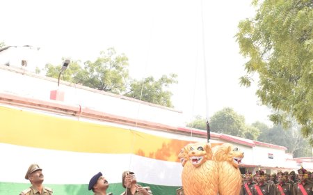 पुलिस झंडा दिवस पर पुलिस अधीक्षक ने किया ध्वजारोहण