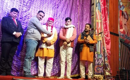 रामलीला समिति के पदाधिकारियों ने प्रहलाद सोनी और राजेंद्र निगम को सम्मानित किया