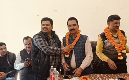 स्थानान्तरण पर विदाई व नवागन्तुक का कर्मचारियों ने किया स्वागत