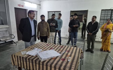 जिलाधिकारी ने आश्रय गृह का किया औचक निरीक्षण