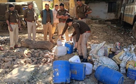 न्यायालय के आदेश पर थाने के मालखाने में दाखिल सैकडों लीटर शराब नष्ट