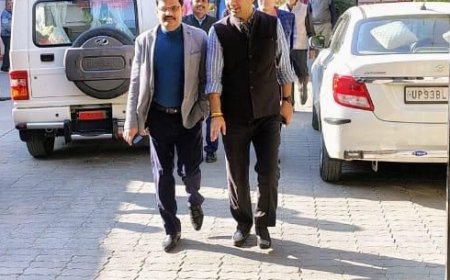 अपर निदेशक कोषागार झांसी मंडल ने किया,कोषागार जालौन का औचक निरीक्षण