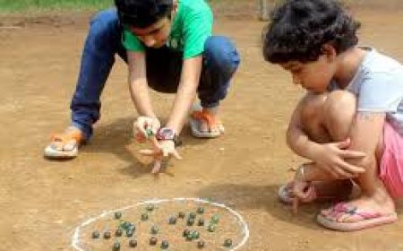 आधुनिकता की दौड़ में खो गया बचपन का खिलंदड़पन