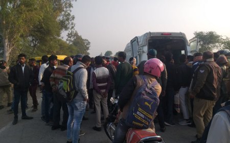 कंपटीशन में दौड़ लगाते टेंपो आपस में टकराकर पलटे आधा दर्जन घायल, तीन की हालत गंभीर