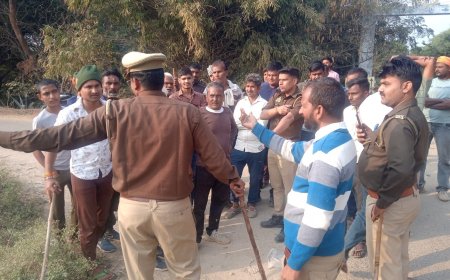 महिला की मृत्यु से आक्रोशित ग्राम वासियों ने लगाया जाम