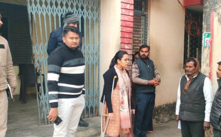 विजीलेंस छापे से हरकत में आया प्रशासन एस डी एम ने पटलों का किया निरीक्षण