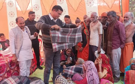 उपजिलाधिकारी सुशील कुमार सिंह ने ग्राम उकासा में बांटे कम्बल