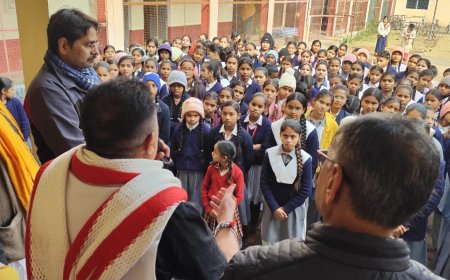 छात्रों के बीच पहुंचकर राजा बुंदेला ने बुन्देलखण्ड राज्य बन जाने के बताए लाभ