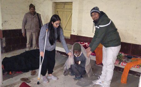 एस डी एम ने जरूरत मन्दों को कम्बल वितरित करते हुए आश्रय गृह का किया निरीक्षण