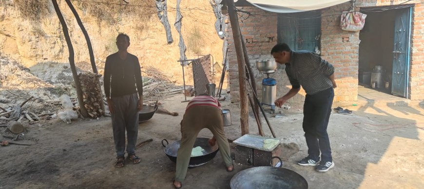 दुग्ध पदार्थों का सेम्पिल भर जांच के लिए भेजा