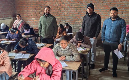 कैमरे की निगरानी मे चल रही प्री बोर्ड परीक्षा