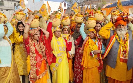 शिव पुराण कथा शुभारंभ से पूर्व निकाली गई भव्य कलशयात्रा में आस्था का उमड़ा जन सैलाब