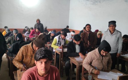 कड़ी निगरानी में आयोजित हो रही महाविद्यालय में परीक्षायें,चार ने छोड़ी परीक्षा