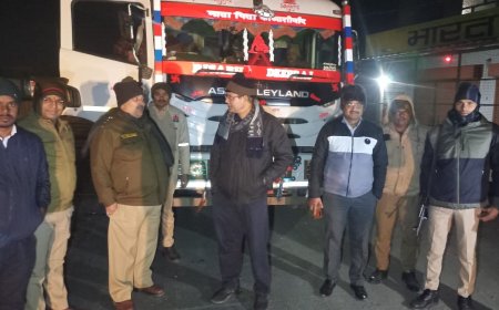 एसडीएम,सीओ, खनिज, परिवहन अधिकारियों की टीम ने अवैध बालू भरे 12 ओवरलोड ट्रकों को पकड़ कर किया सीज