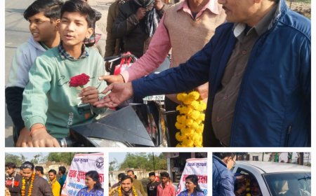 बिना हेलमेट वाहन चलाने वालों को फूल देकर, माला पहना कर सुरक्षा के लिए किया जागरूक