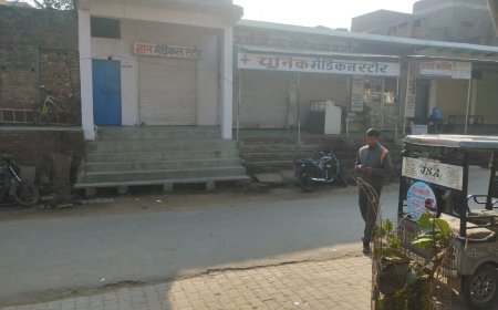 ड्रग्स इंस्पेक्टर ने छापा मारकर दो मेडिकल स्टोर में कमियां पकड़ संचालकों के खिलाफ की कार्यवाही