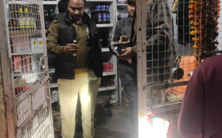 आबकारी विभाग ने मदिरा की दुकानों में छापा मारकर की चैकिंग