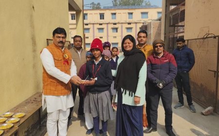 युबा दिवस पर पूर्ब छात्र सम्मेलन एबं खिचड़ी वितरण का कार्यक्रम सम्पन्न