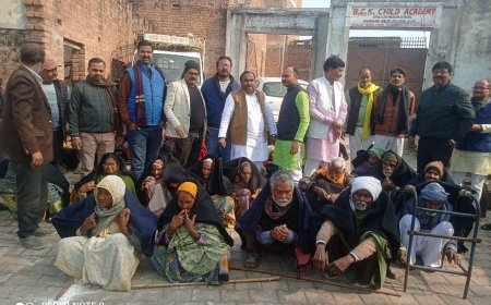 मकर संक्रांति पर जिला पंचायत अध्यक्ष ने असहायों को बांटे कंम्बल