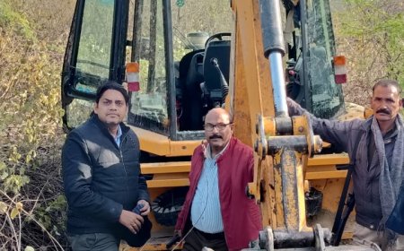 चर्चित गांव भदरेखी में अवैध खनन करते एक जेसीबी सहित 4 ट्रैक्टर पकड़े