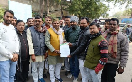 गौशालाओं में तीन माह से भरण पोषण पैसा न मिलने की मांग को लेकर प्रधान अध्यक्ष ने प्रशासन को सौपा ज्ञापन