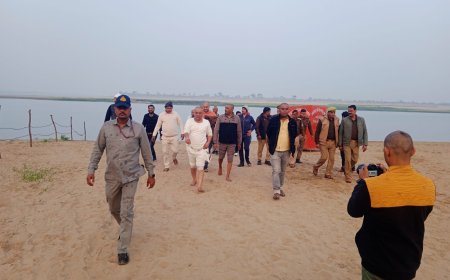 पंडोखर धाम के पीठाधीश्वर ने दिवंगत पिता की अस्थियों का पंचनद में किया विसर्जन