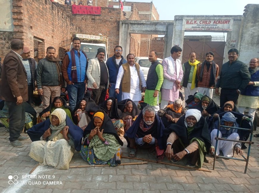 मकर संक्रांति पर जिला पंचायत अध्यक्ष ने असहायों को बांटे कंम्बल