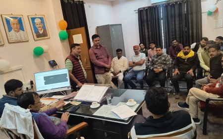 वरिष्ठ संभागीय परिवहन अधिकारी ने ई-रिक्शा डीलर्स के संग की बैठक