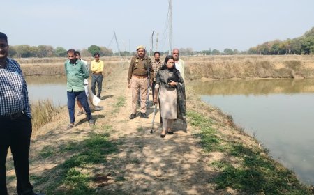 मत्स्य पालन केंद्र का एस डी एम ने निरीक्षण कर देखीं व्यवस्थाएं