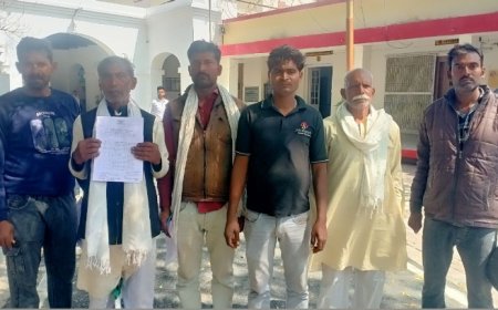 खाद्य गड्ढों को निरस्त करने को लेकर प्रधान के खिलाफ डीएम को सौपा ज्ञापन