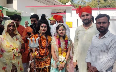 शिवभक्तों ने गाजे बाजे से निकाली भगवान शिव की बारात
