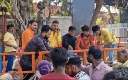 सिंह बाहिनी सेवा दल ने बड़ी धूमधाम से बीकेडी चौराहा राम जानकी मंदिर पर किया भव्य प्रसाद वितरण