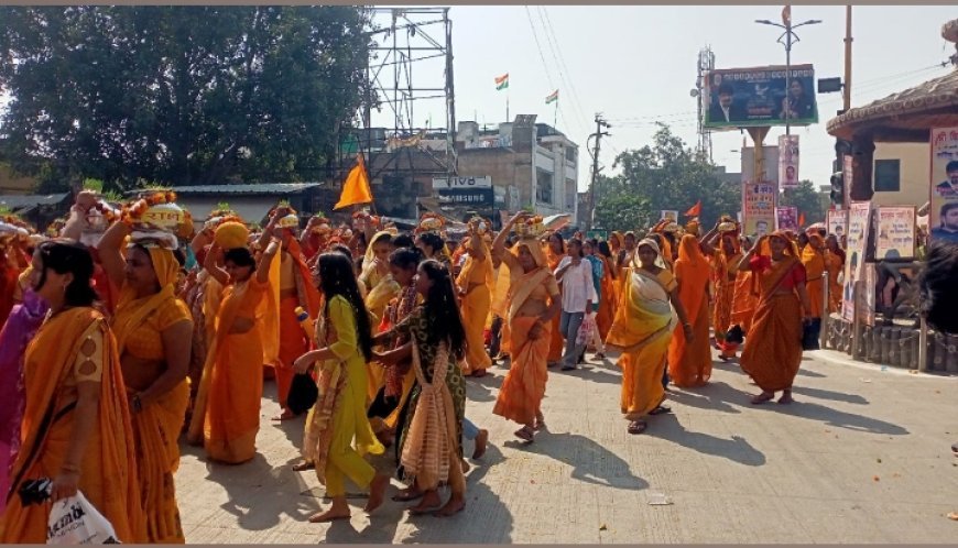 कलशयात्रा के साथ गल्ला मंडी उरई में 34वां श्री विष्णु महायज्ञ का हुआ शुभारंभ