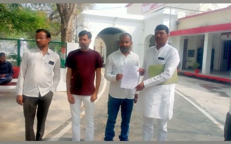 समस्याओं को लेकर प्रधानों ने कलेक्ट्रेट पहुंच कर सिटी मजिस्ट्रेट को सौपा ज्ञापन