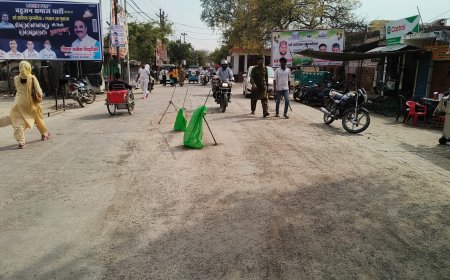 बैरिकेटिंग लगाकर सड़क की मरम्मत करने पर यातायात प्रभावित