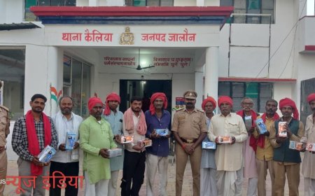 कैलिया एस ओ अतुल राजपूत में चौकीदारों को बांटी टार्चे