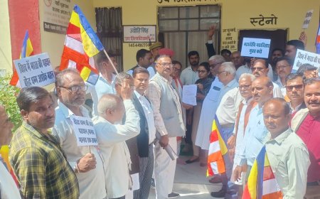 महामहिम राष्ट्रपति को सम्बोधित एक ज्ञापन एस डी एम को सौंपा