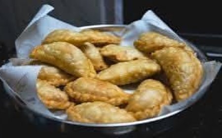 बिशेष -होली की मिठास की शान गुझिया का रहस्य