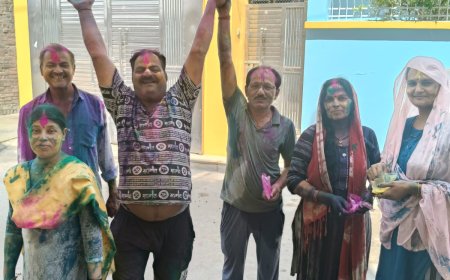 होली में महिलाओं तथा ग्रामीणो ने जमकर रंग खेला